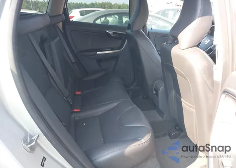 2016 Volvo Xc60 T5 Premier из США, поврежденный, VIN YV4612RK4G2782953